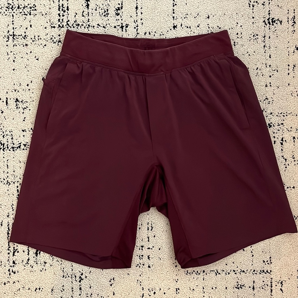 Men’s lululemon shorts with liner